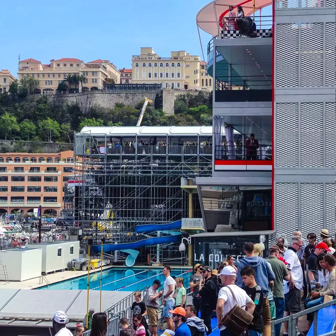 tribúna F1 v Monaku