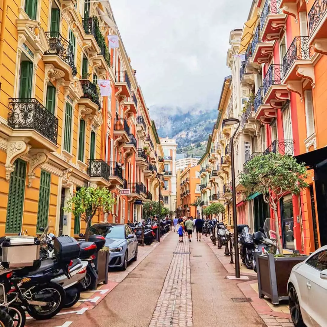 ulice Monaka