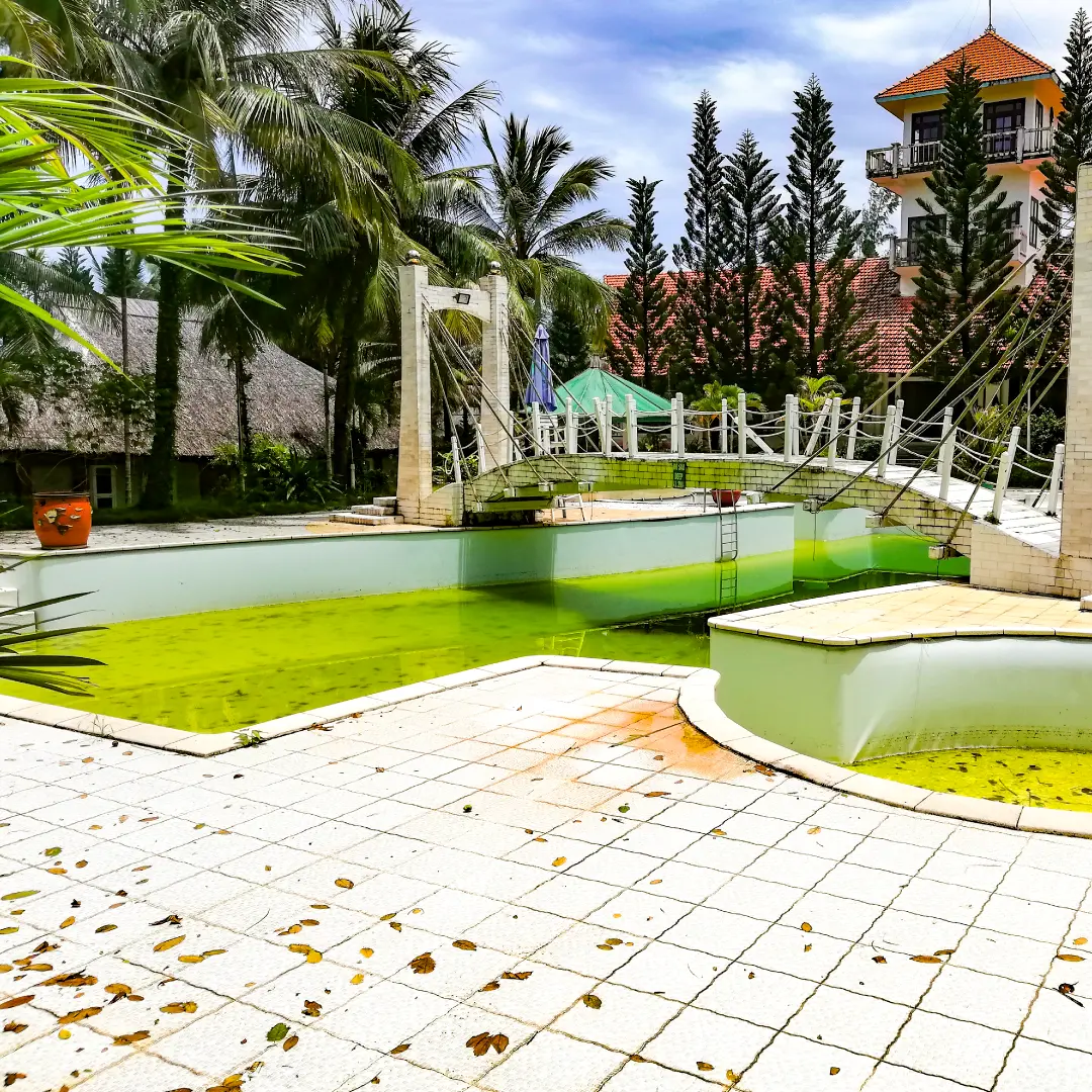 opusteny-bazen-phu-quoc opustený hotel Phu Quoc